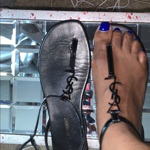 YSL black patent any Pieds logo sandal